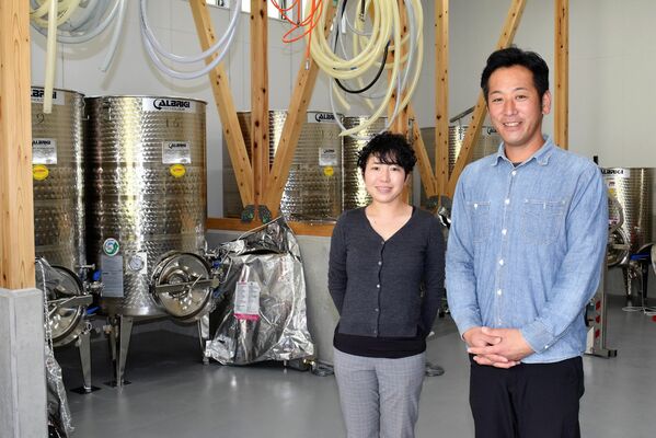 「Ｈｉｎｏｅワイナリー」を開設した吉村さん夫妻