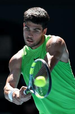 男子シングルス3回戦でプレーするカルロス・アルカラス=メルボルン(ゲッティ=共同)