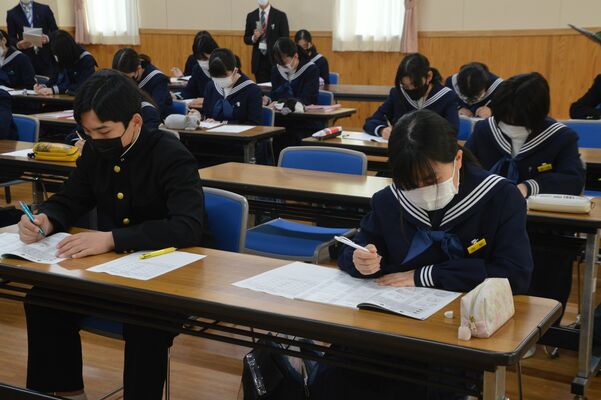 講座に臨む生徒たち