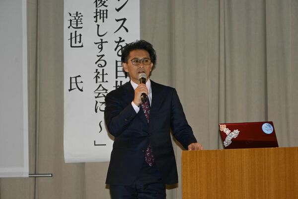 依存症の経験を基に語る山口さん