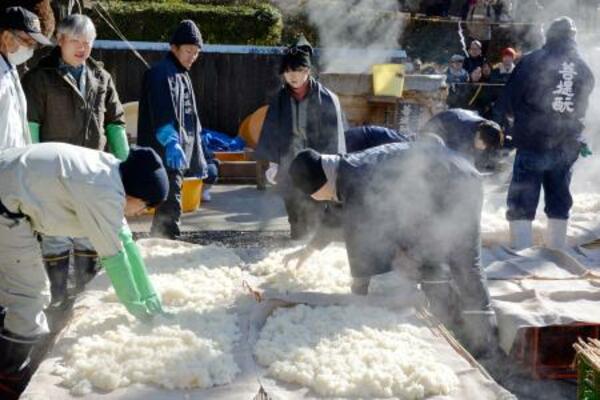 　奈良市の正暦寺で行われた清酒祭＝１０日午前