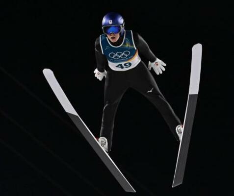 　男子個人ノーマルヒル　小林陵侑の１回目の飛躍＝プレダッツォ（共同）