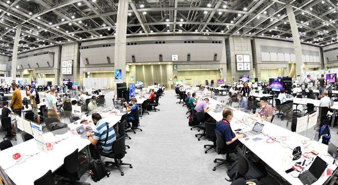 世界中の報道機関が利用しているメインプレスセンター＝８月４日午後、東京都江東区（魚眼レンズ使用）