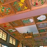 天井に咲く四季折々の花　画家渡辺さんが奉納　下野・開雲寺本堂で披露