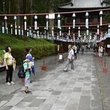 境内に響く涼やかな音　日光二荒山神社で風鈴まつり　色や形異なる約千個