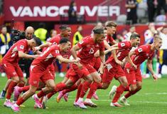 スイス耐えて72年ぶり