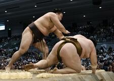 霧島、激闘制しV目前