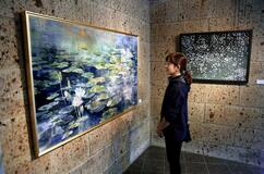 緻密な日本画、初個展