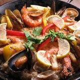 【ミヤコレ】ご飯にうまみ凝縮　魚介のパエリア（ビストロ　ベルセルバ）