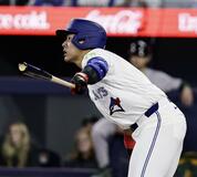 岡本 開幕戦 左に右に 2安打