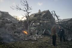 火力発電所に砲撃、2人死亡