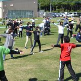 一緒に体操、元気ＵＰ　小山で健康都市フェス　80人が全身動かす