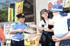 反射材やチラシ 動物園で配布