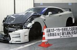 スポーツカーで白タク疑い