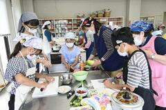 親子仲良く料理手作り