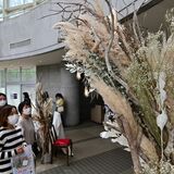 廃棄された花をドライフラワーに　宇都宮でオブジェ制作、イベント彩る