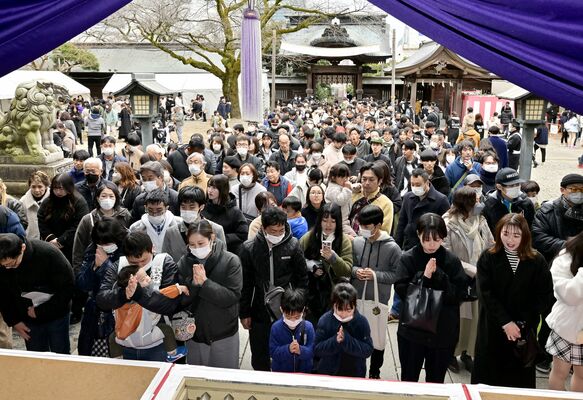 初詣客でにぎわう宇都宮二荒山神社