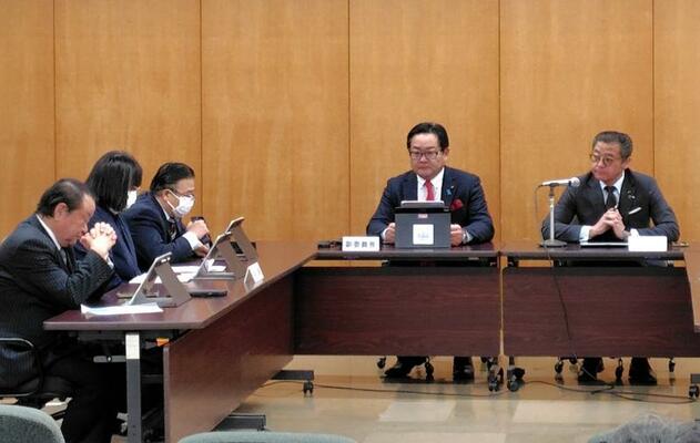 市役所で開かれた第１回市議会政治倫理審査会