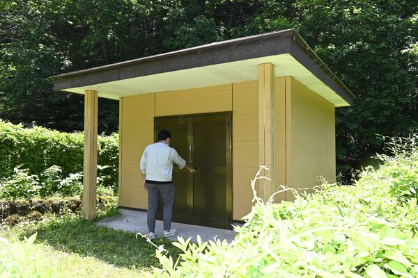 日光市が無縁遺骨を保管する市営「鬼怒川霊園」の納骨堂。ほぼ満杯という＝６月中旬、日光市鬼怒川温泉大原