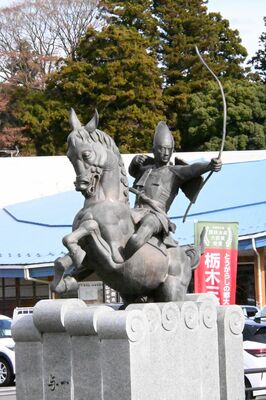 道の駅那須与一の郷に立つ与一像