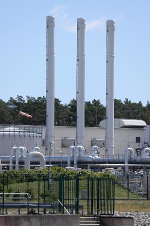 　パイプライン「ノルドストリーム」の施設＝２０２２年、ドイツ・ルブミン（ゲッティ＝共同）