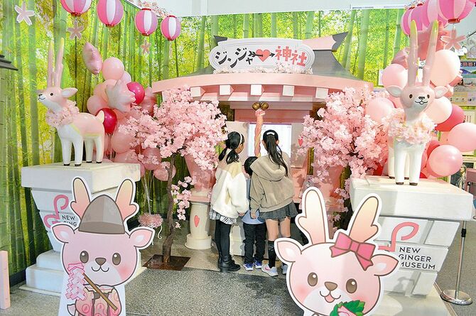 ジンジャー神社。おみくじや絵馬、お守りなどあります