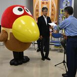森永製菓キョロちゃんが一日警察署長に　小山署が委嘱　大きな目で安全確認…