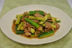 豚肉とキュウリの香味炒め
