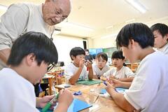 ティッシュで器を制作