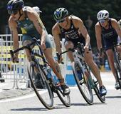 トライアスロン、安松青葉１１位
