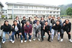 ７９年の幕はにぎやかに