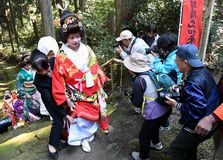 花嫁姿で薬師参り 那須塩原