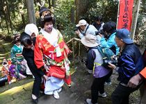 花嫁姿で薬師参り 那須塩原