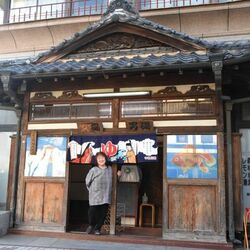 レトロな番台に大浴場、スケボーも 支え合う伝統の温かさ 玉川の湯・金魚湯(栃木)