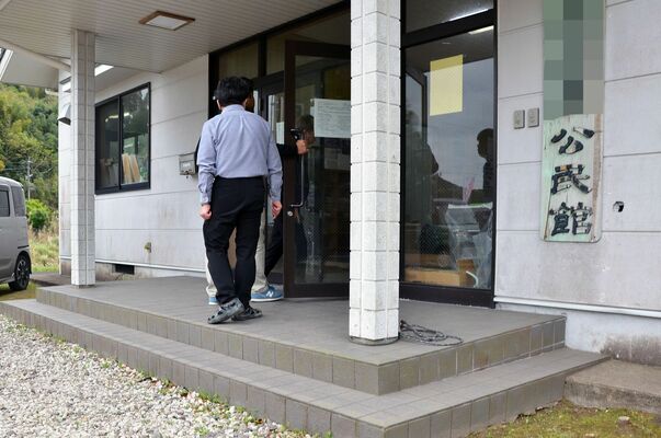 鹿児島市議選候補者の選挙事務所として使われた公民館＝４月１１日、鹿児島市（画像の一部を加工しています）