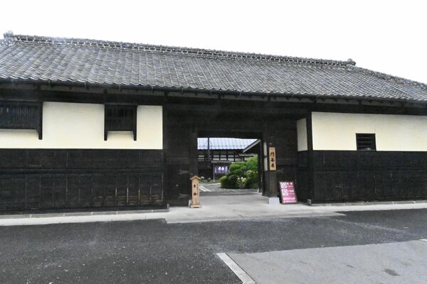 門善屋の長屋門