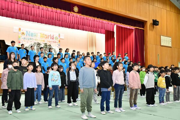 湯津上中で開かれた第１回雄飛が丘学園文化祭