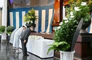 天皇ご一家が東京都慰霊堂に供花