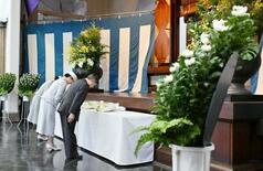 天皇ご一家が東京都慰霊堂に供花