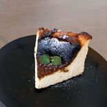 香ばしさと優しい甘さ　大人のバスクチーズケーキ　base LOOM（足…