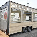 JR小山駅東口にトレーラーハウス型喫煙所 栃木県内初導入、その背景は?