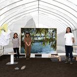 ビニールハウスがアート空間に　塩谷で町出身の代田さんら　写真や服飾など…
