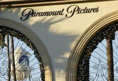 パラマウント赤字９００億円