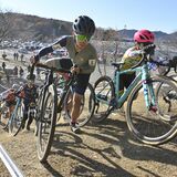 自転車オフロード「宇都宮シクロクロス」開幕 選手の力走に声援 ブリッツェン沢田は4位