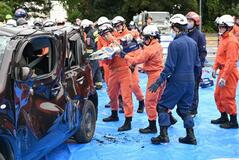 最新の資機材消防隊員体験