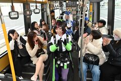 大阪・関西万博と連携、宇都宮ＬＲＴ車内でファッションショー