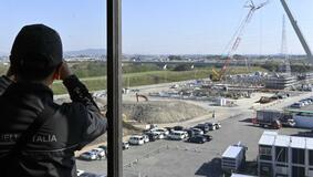 進む基礎工事 市民が確認