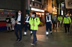オリオン通り商店会　治安対策、市や警察と合同巡回