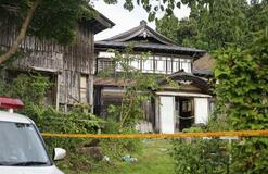 自宅から刃物数本押収