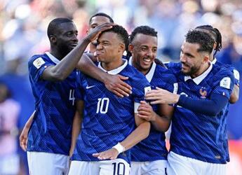 フランスは白星発進